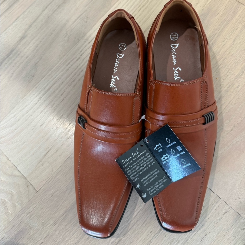 New with tags Men's Brown Loafers